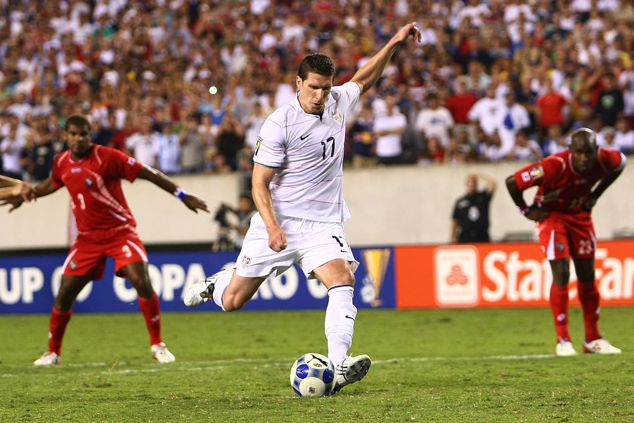 24.- Estados Unidos 2-1 Panamá (18-julio-2009).- De nuevo EE.UU. sufriendo, esta vez contra los canaleros, el partido se fue a tiempo extra y Kenny Cooper de tiro penal al minuto 106 sentenció el pase a semifinales. (Foto: Getty Images).
