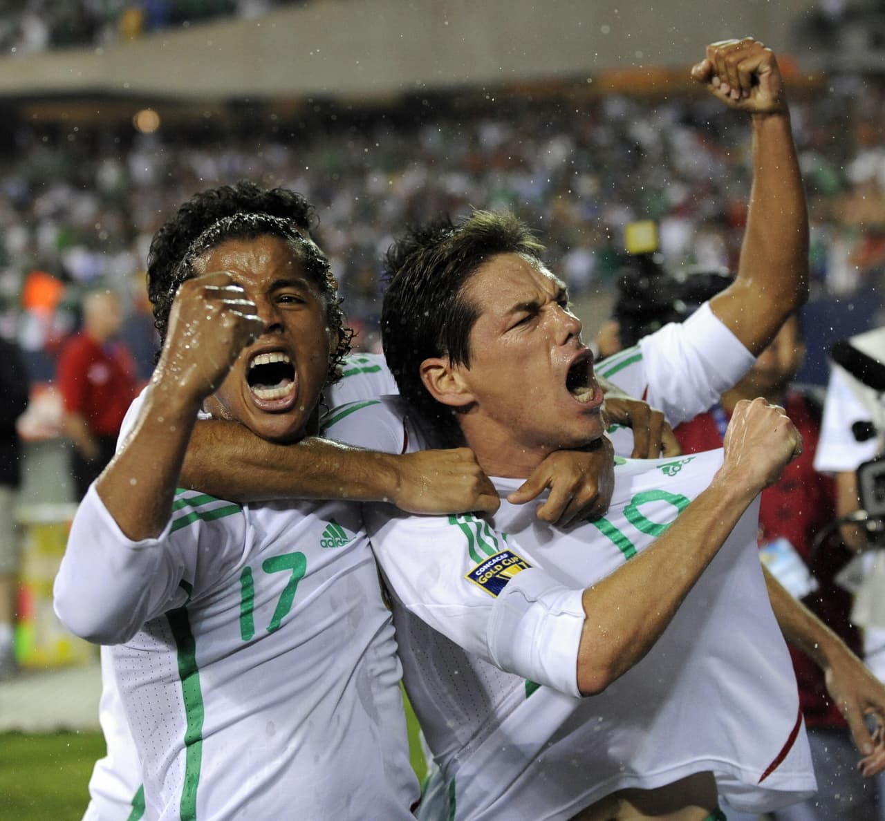 25.- México 1-1 Costa Rica (5-3 penales) (23-julio-2009).- Al 88 Guillermo Franco le dio ventaja a México pero en el descuento Froylán Ledezma mandó el juego al alargue. México selló su pase a la final en definición por penales. (Foto: Getty Images).