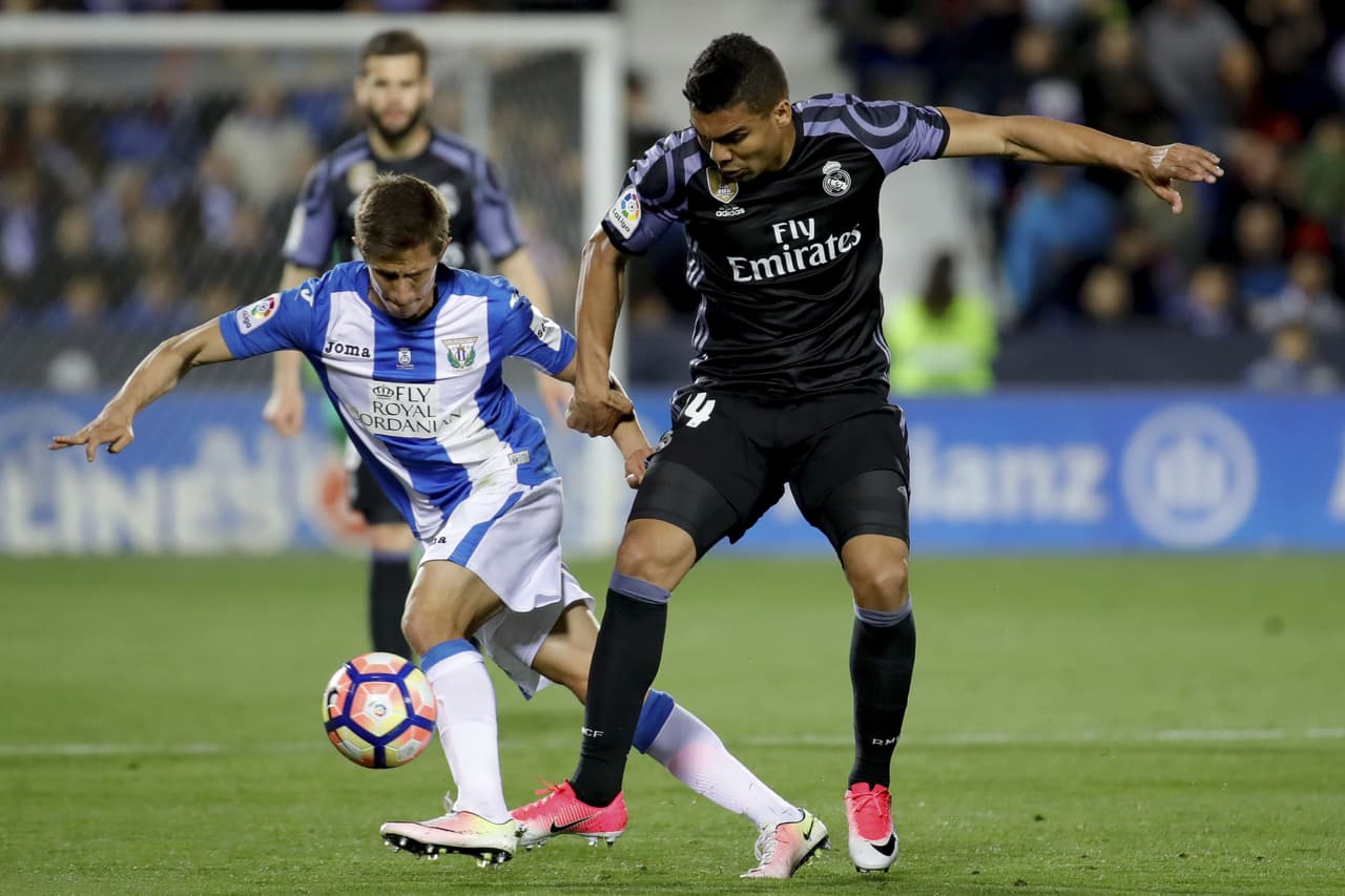 El ímpetu inicial del Leganés fue respondido con categoría por el Real Madrid. Los locales buscaban robar y golpear. Sin construcción de jugadas, centrados en intentar mantener las líneas unidas y no dejar espacios.