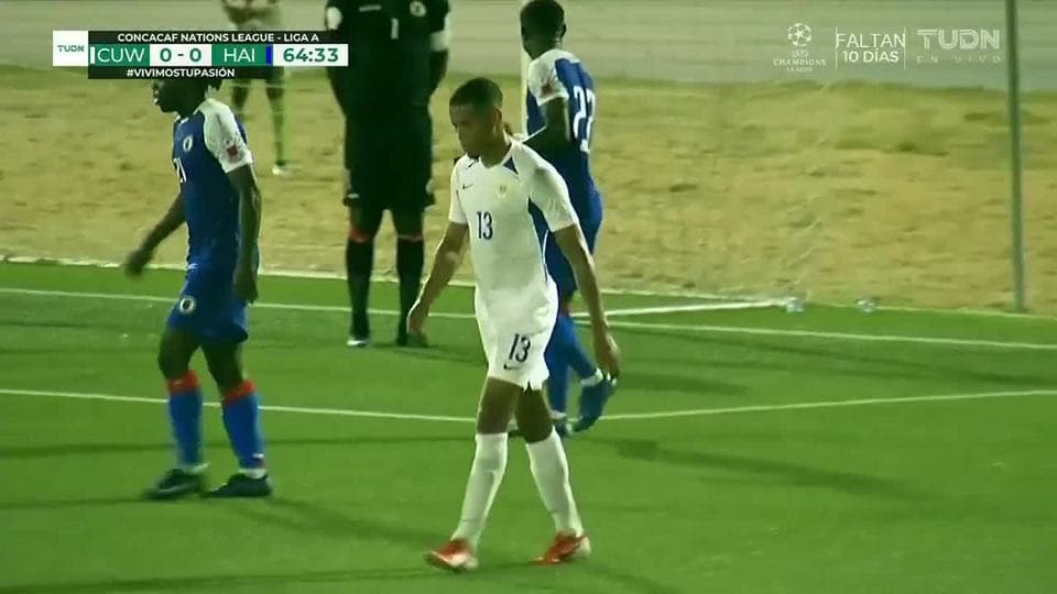 Tiro desviado de Juriën Gaari