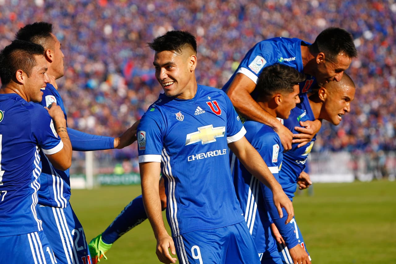 El cuarto chileno 'azul' del Cruz Azul es el delantero Felipe Mora, procedente de la 'U' de Chile.