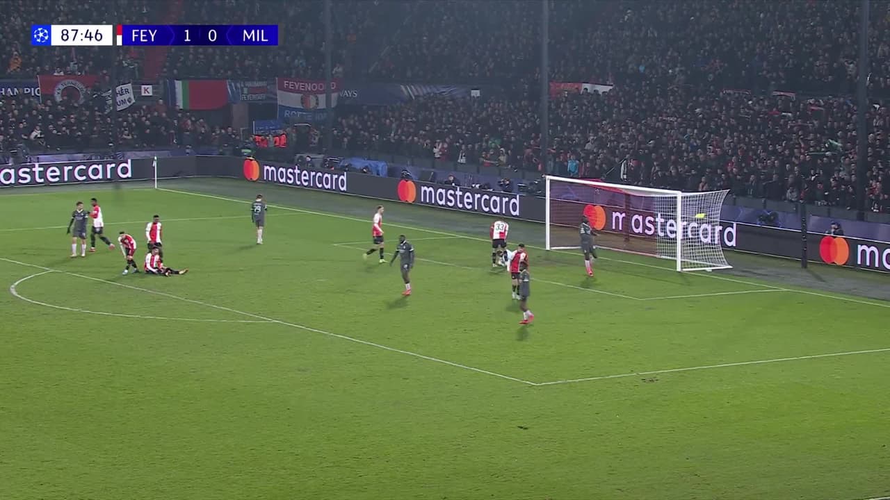 ¡TIRO ATAJADO! disparo por João Félix.