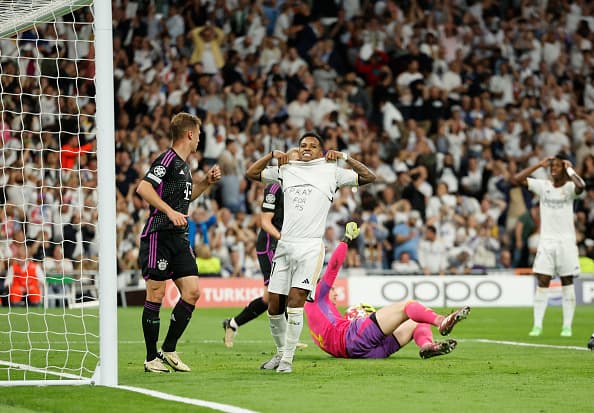 Rodrygo y el apoyo a la gente de las inundaciones de Brasil, durante el juego Real Madrid vs. Bayern Múnich.