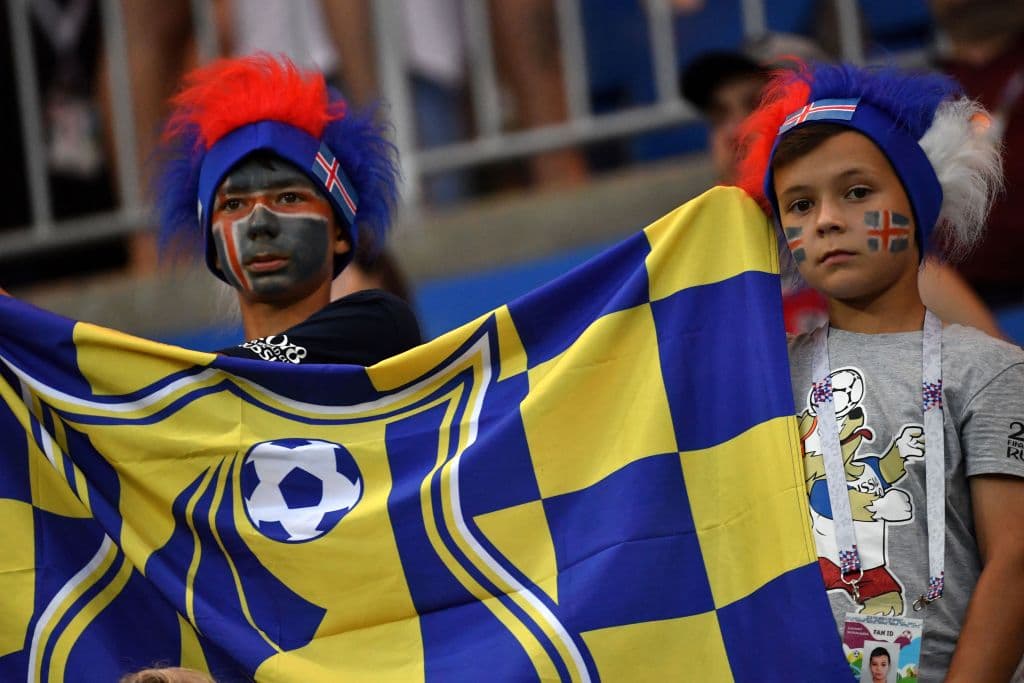 Con enorme alegría y júbilo, las fieles aficiones de Croacia e Islandia abarrotaron la Rostov Arena y sus alrededores para apoyar a sus selecciones con un gran ambiente, muy festivo.