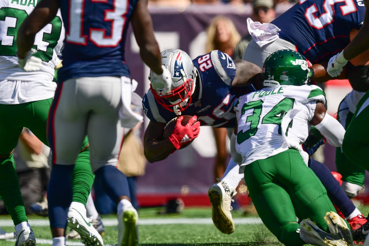 Será la oportunidad del mariscal de campo número tres de los Jets, Luke Falk, de probar que puede con el paquete, ya que el mariscal de campo titular y el número dos, están lesionados.