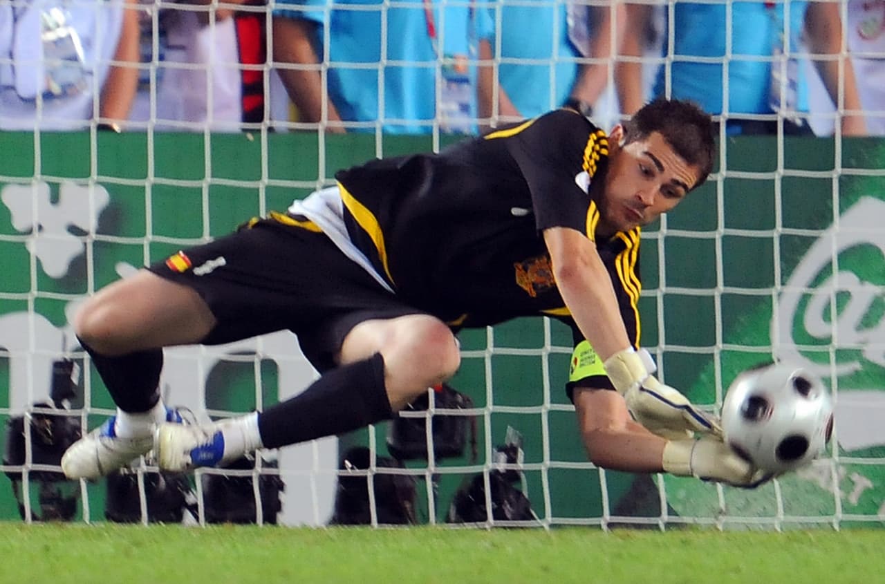 Iker Casillas fue considerado por la Federación Internacional de Historia y Estadística del Fútbol como el mejor arquero durante cinco años consecutivos, de 2008 a 2012. Su liderazgo y capacidad eran incuestionables.