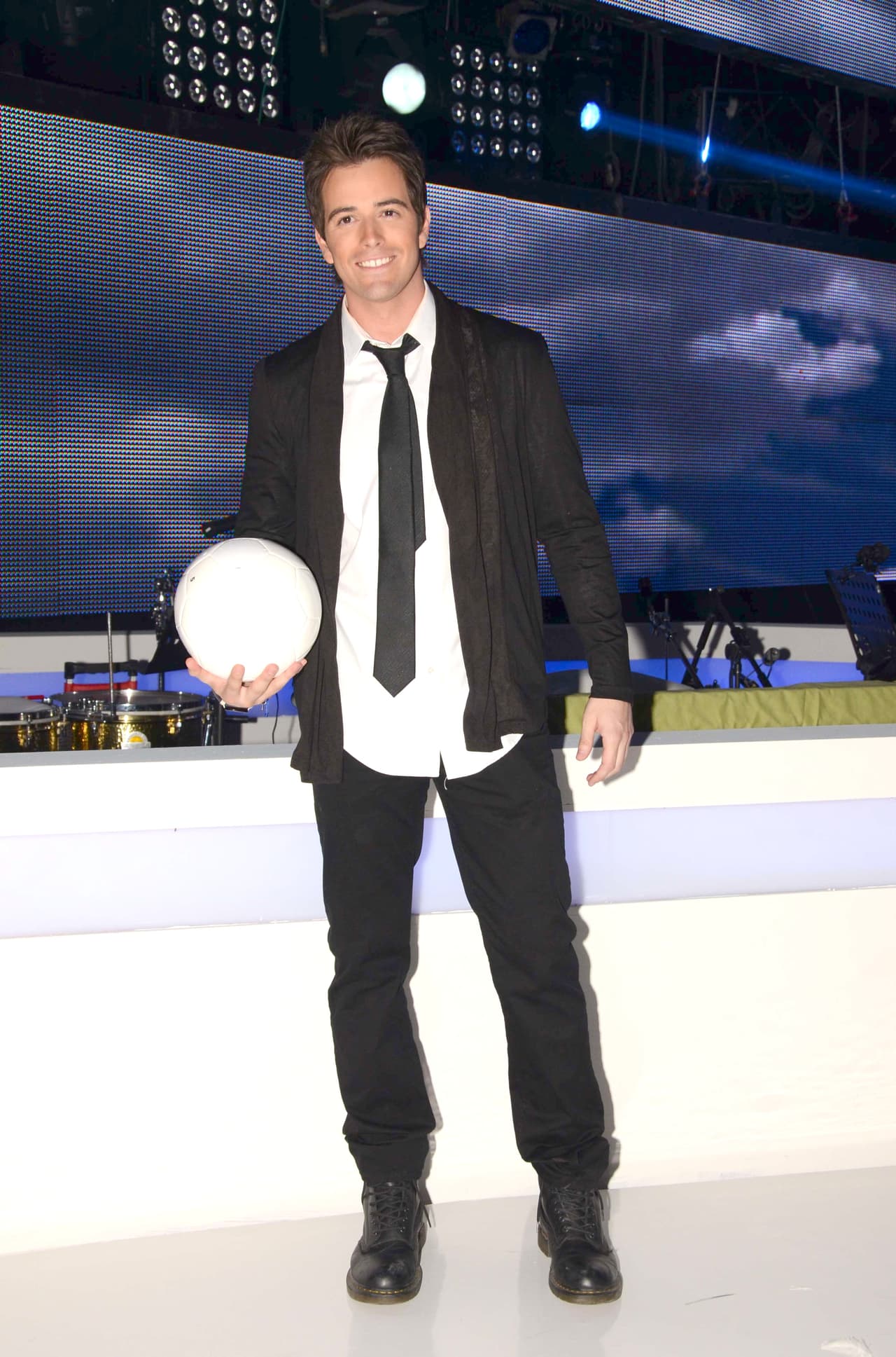 En 'Cachito de cielo', un futbolista que tenía una relación con una reportera de deportes ('Renata Landeros', interpretada por Maite Perroni) fallecía para reencarnar en el cuerpo de un cura.