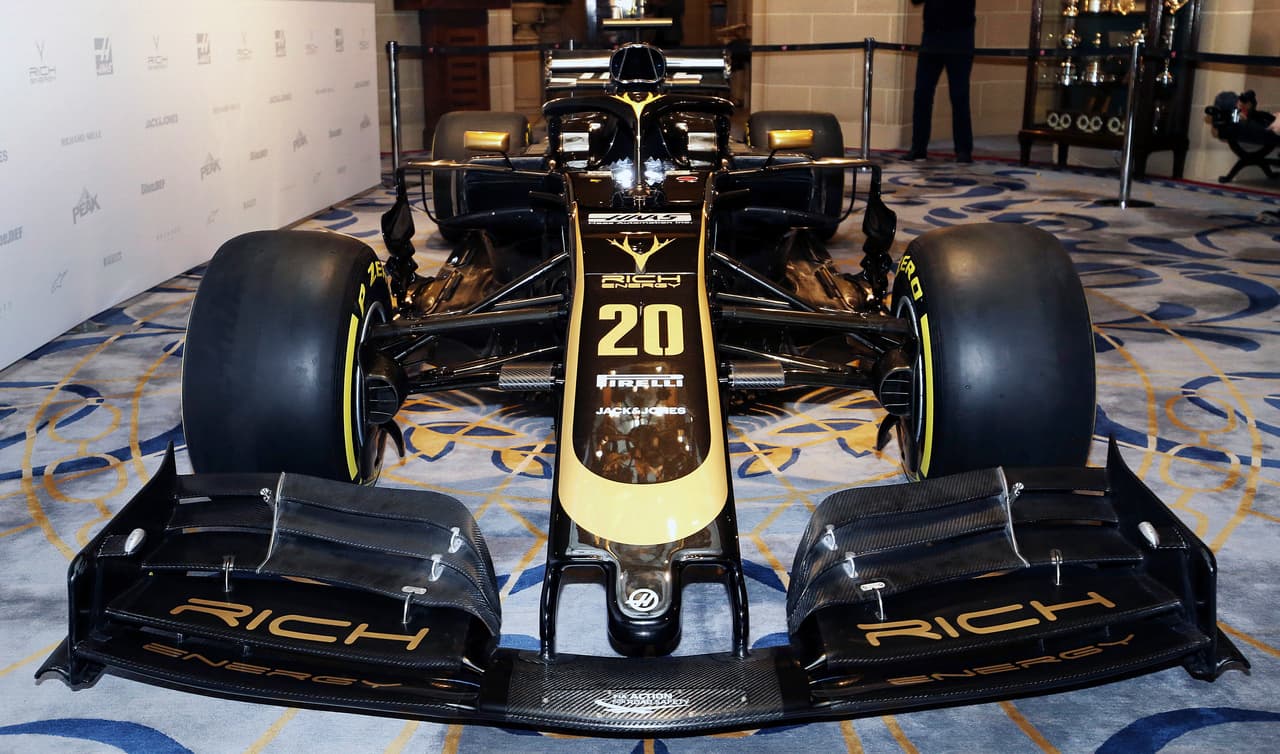 "El nuevo auto se ve único, no solo en cuando a su paleta de colores sino también con las nuevas regulaciones de carrera", comentó el empresario.