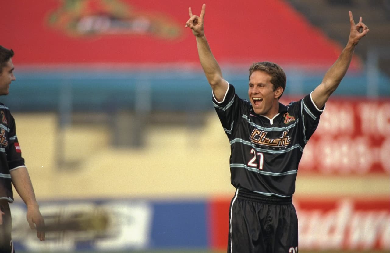 San José Clash. Fueron uno de los 10 fundadores de la MLS y la franquicia conservó el nombre hasta 1999. Vencieron a DC United en el primer partido en la historia de la liga. Actualmente, bajo el nombre de San José Earthquakes, Carlos Fierro y Oswaldo Alanis forman parte de la plantilla que dirige Matías Almeyda.