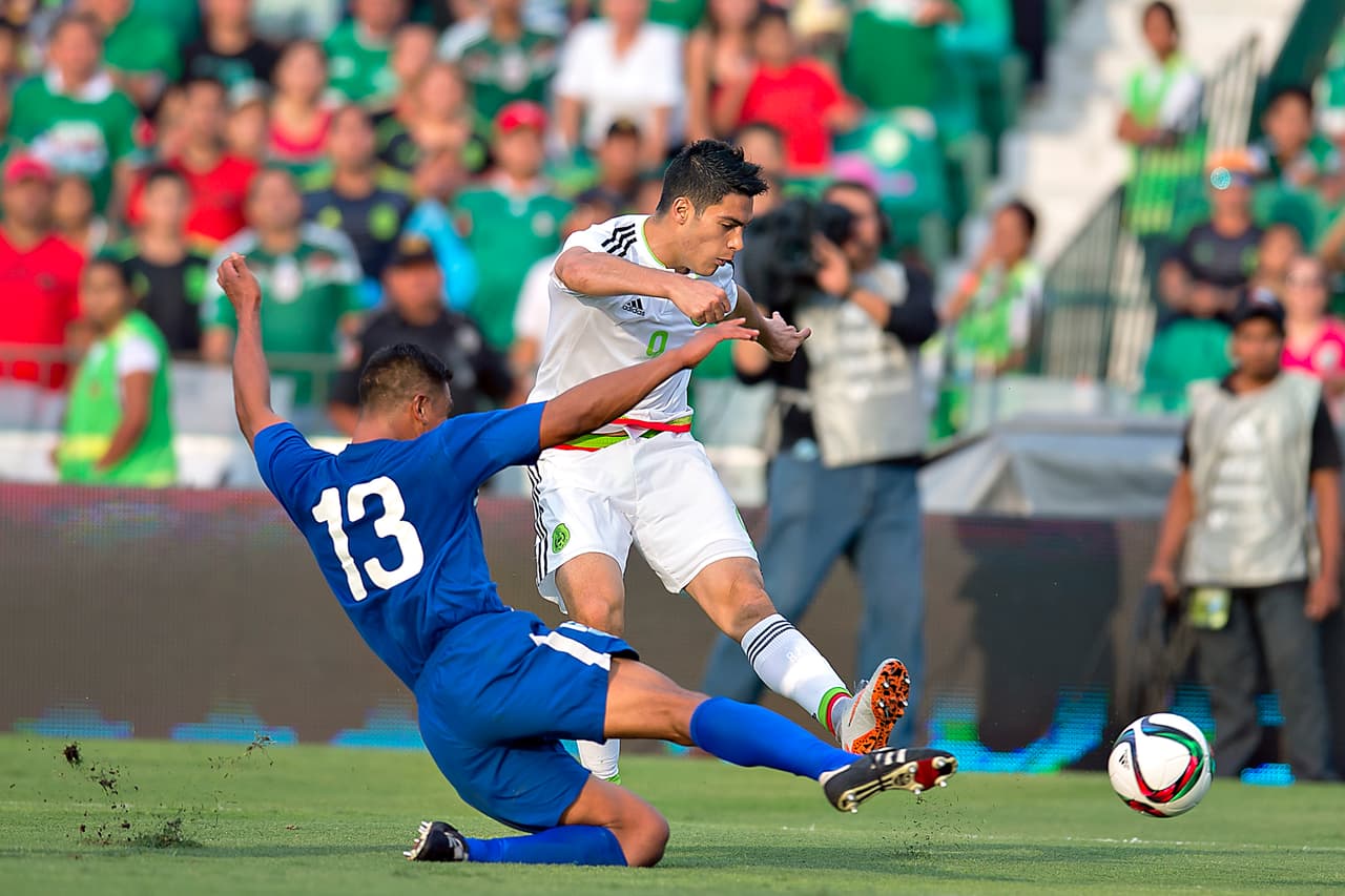 Raúl Jiménez- No pudo mostrar todo lo que tiene para dar en un juego en el que debió participar a medio gas. Calificación 8