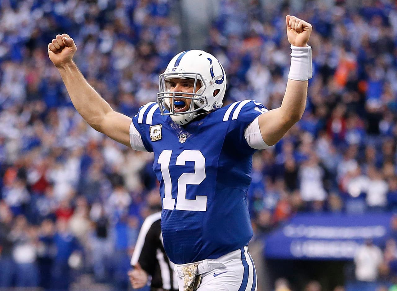 1 - ANDREW LUCK - QB - INDIANAPOLIS COLTS - Salario en 2016: 23.3 millones de dólares - Tiene vigente un contrato de 6 años por 140 millones de dólares, con 87 millones garantizados.
