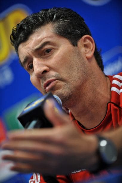 Como jugador fue campeón en la temporada 1986-1987 con el Guadalajara, con Puebla alzó el título en la temporada 1989-1990 y con Necaxa en la campaña del invierno de 1998.