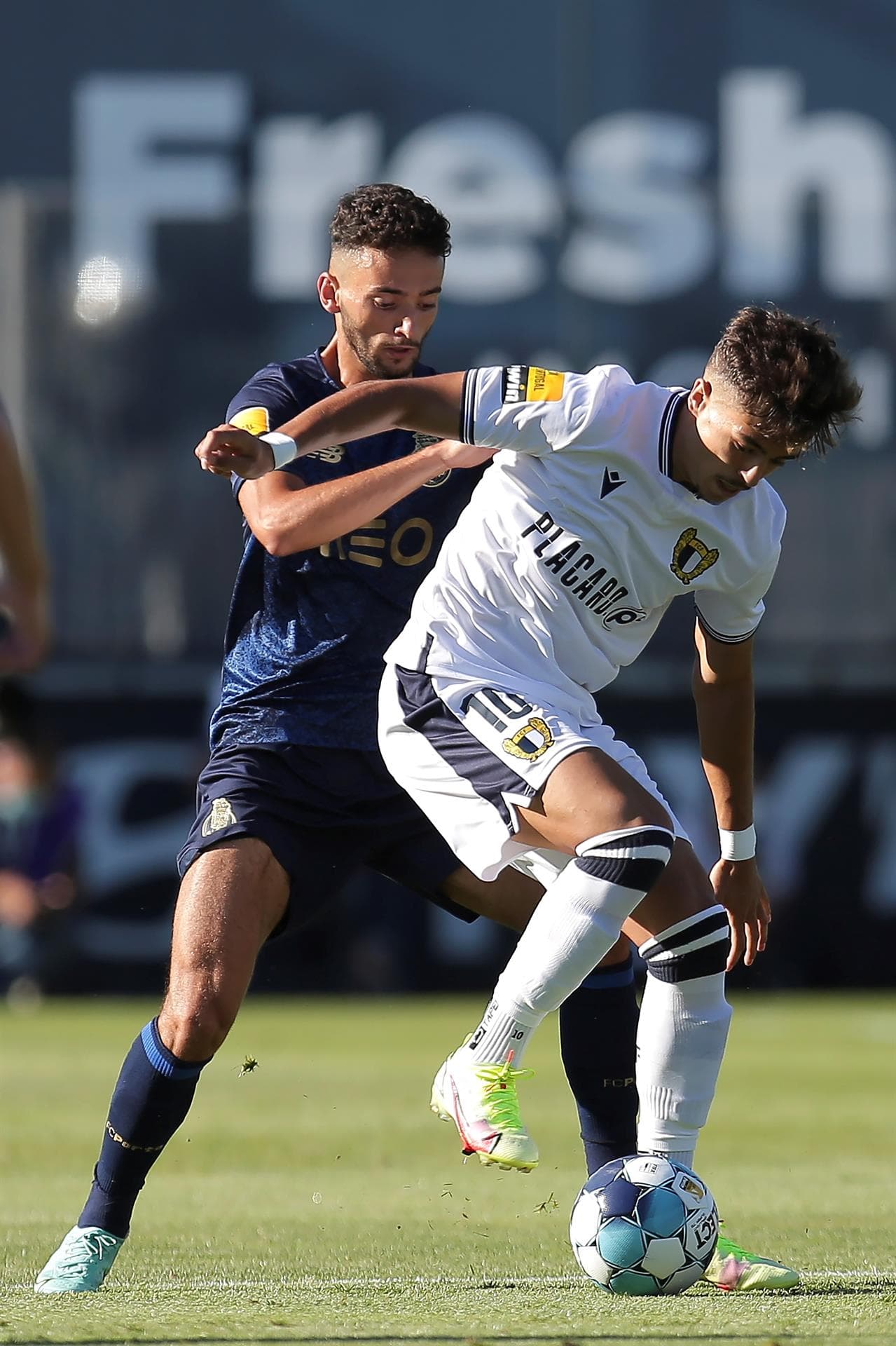 Porto se lleva la victoria ante el Famalicao 2-1 durante la segunda Jornada de la Primeira Liga. Toni Martínez le dio la victoria a los 'Dragones Azules', pues anotó dos goles contra uno de Riccieli Eduardo da Silva Junior. 'Tecatito' Corona no tuvo participación en el encuentro.