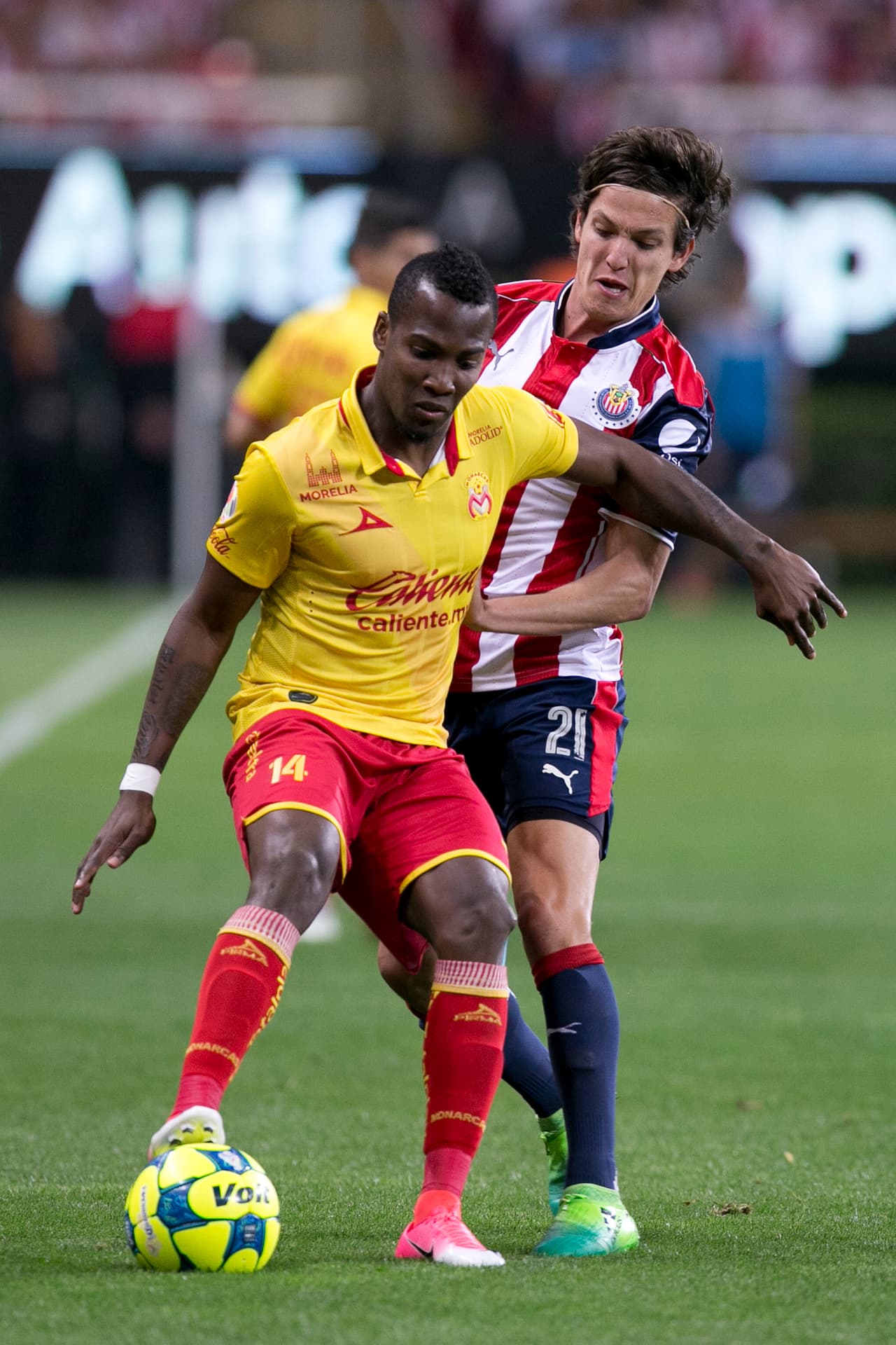 El colombiano Cristian Penilla ya no es más parte de la Monarquía: se enroló en el Chapecoense de Brasil.