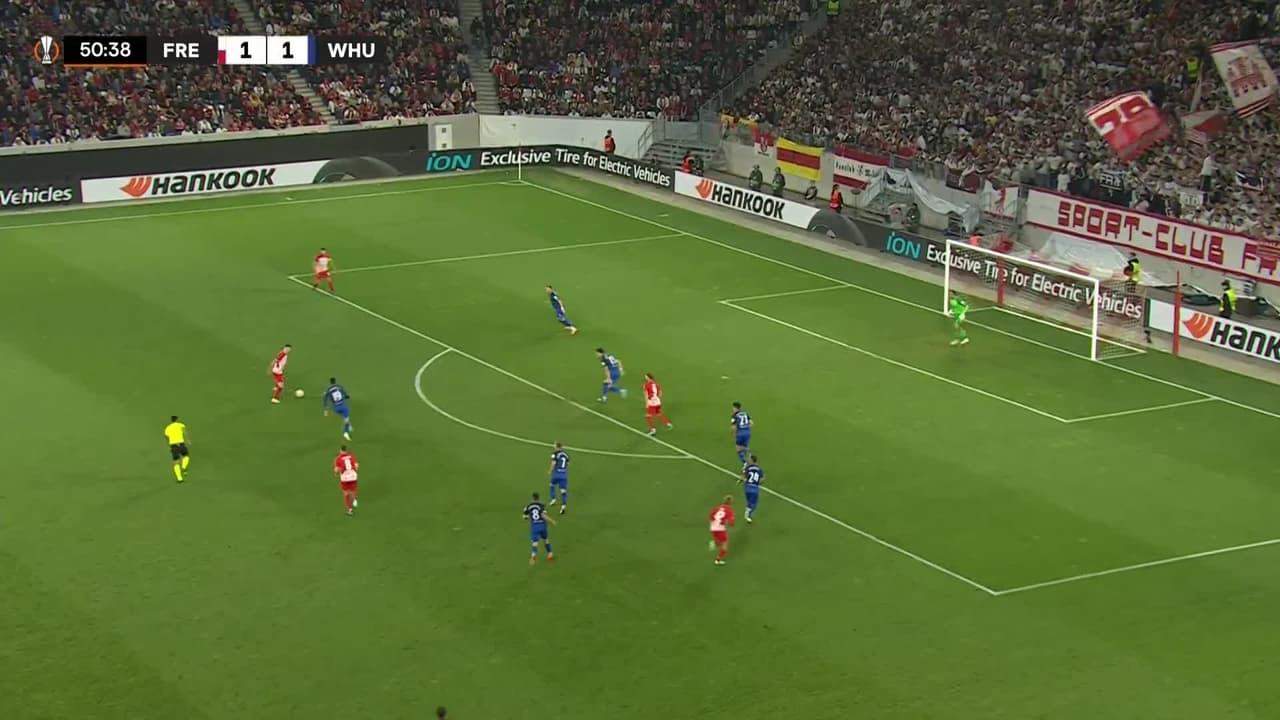 ¡TIRO ATAJADO! disparo por Roland Sallai.