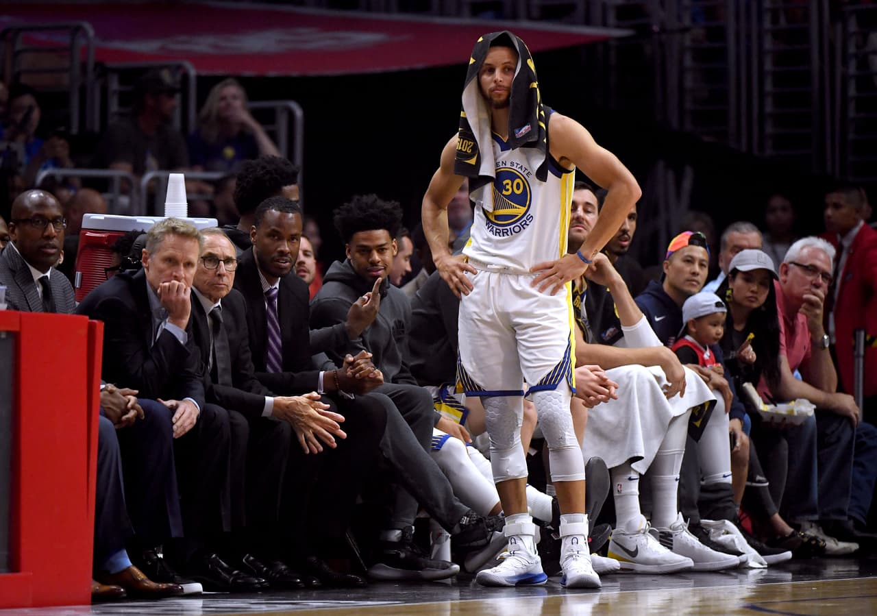 Los Warriors de Curry están a un triunfo de eliminar a los Clippers.