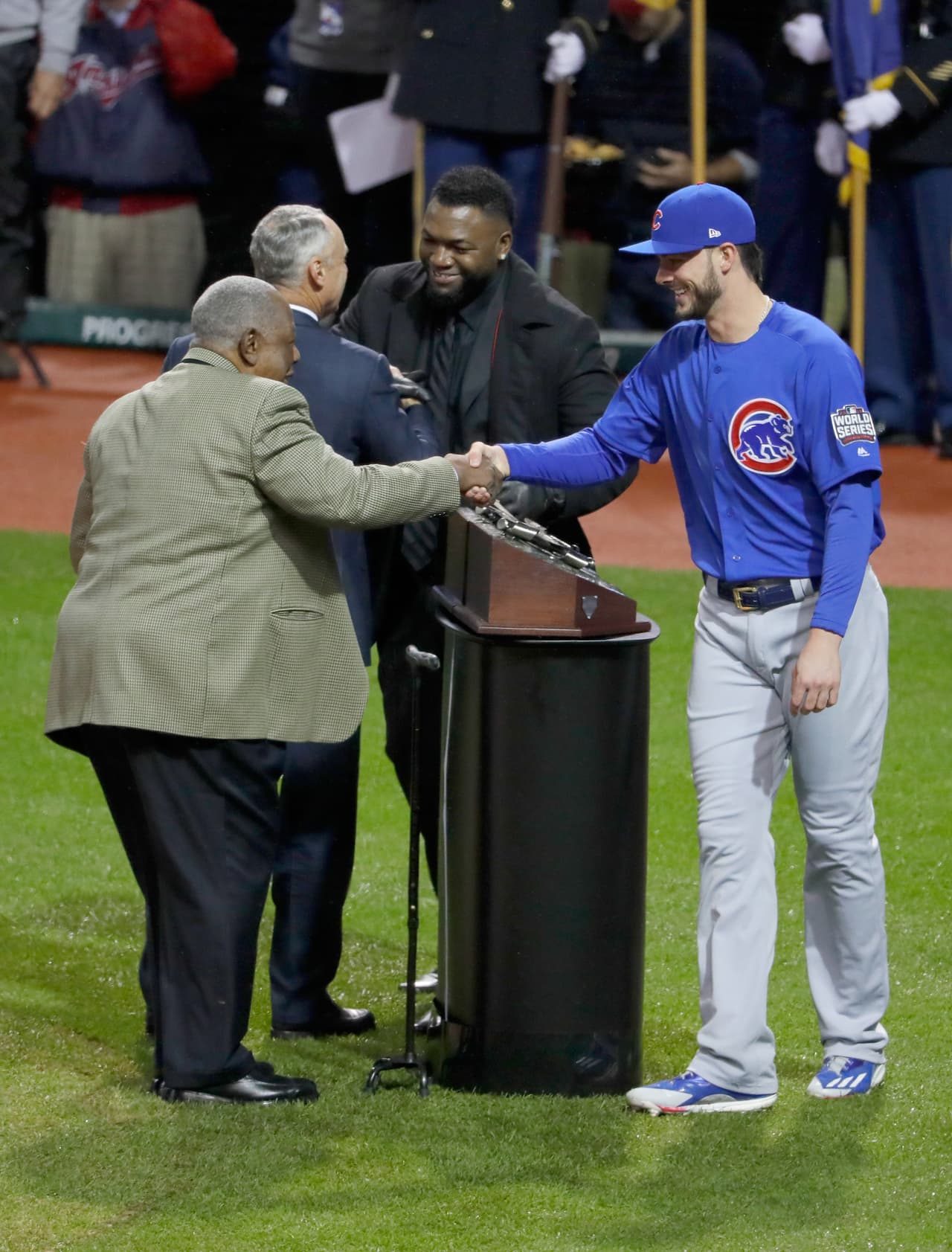 El premio de la Liga Americana tiene el nombre de la leyenda Hank Aaron, figura que sobresale en la historia del béisbol.