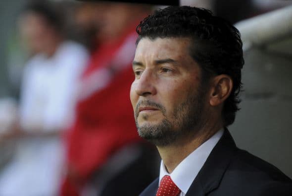 Un año después se convirtió en estratega de los Diablos Rojos del Toluca, con quienes salió campeón en diciembre de 2008.