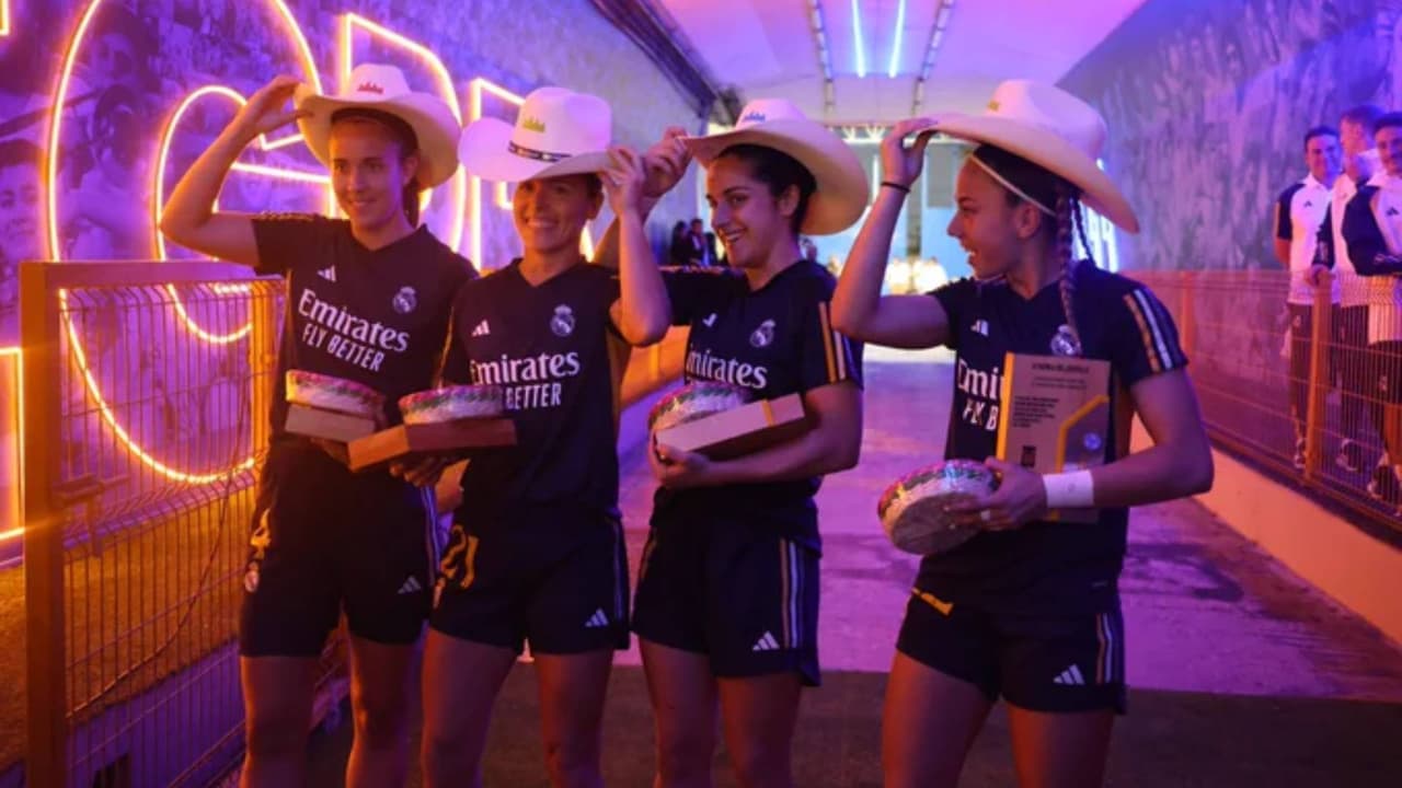 Con sombrero norteño, campeonas del mundo del Real Madrid son homenajeadas