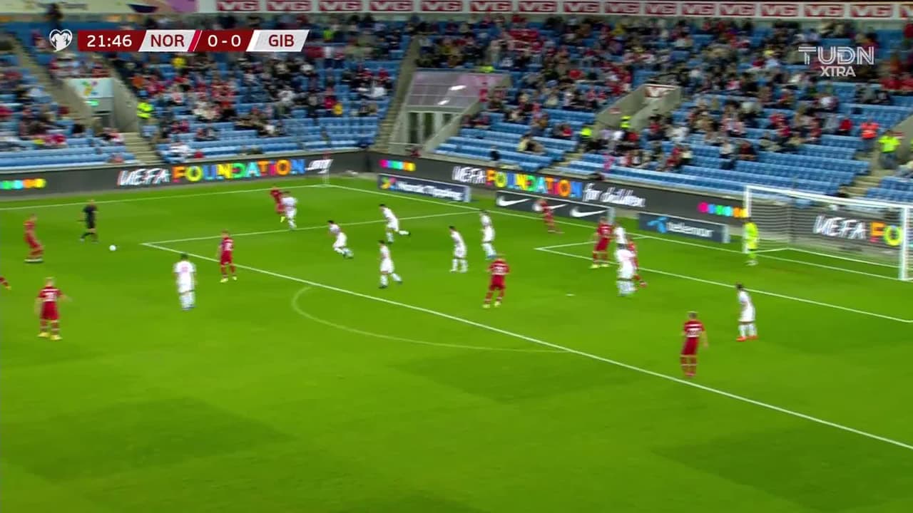 ¡GOL!  anota para Noruega. Kristian Thorstvedt