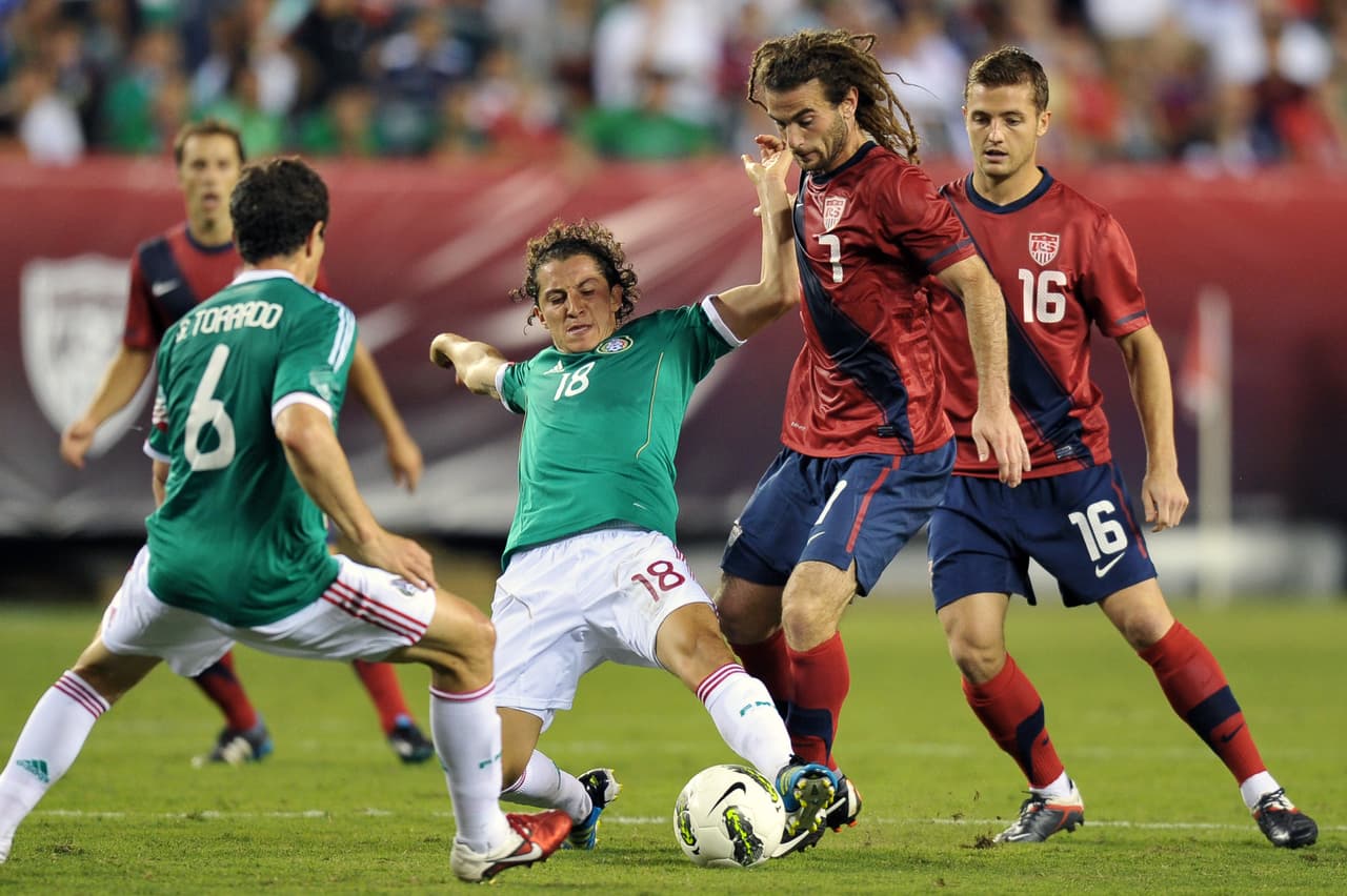 Estados Unidos frenó su mala racha en un amistoso el 0 de agosto de 2011 en Lincoln Financial Field de Filadelfia. Un empate 1-1 sirvió para mejorar la estadística.