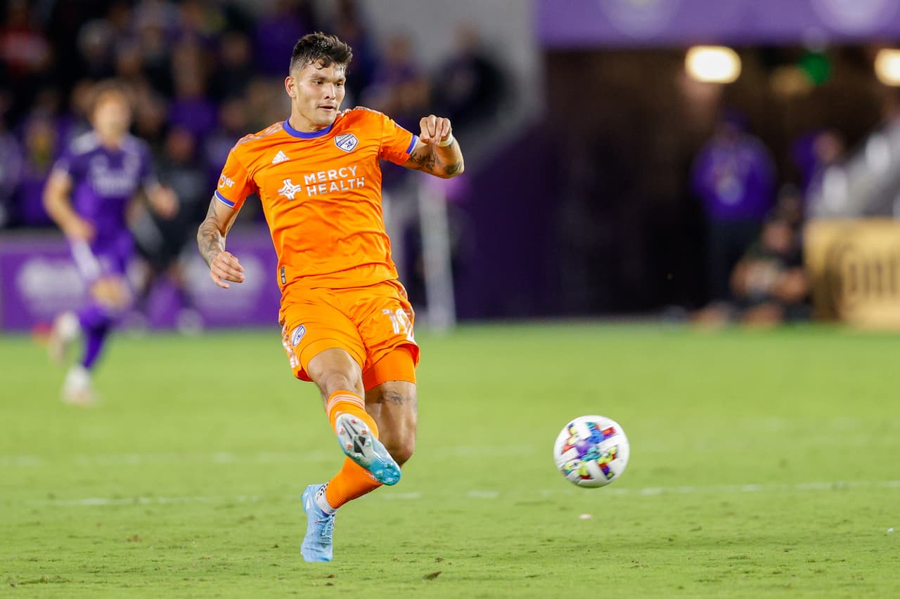 Dos goles de Brandon Vázquez construyeron la victoria -primera en muchísimas semanas- de FC Cincinnati a domicilio sobre Orlando City SC.
<br>