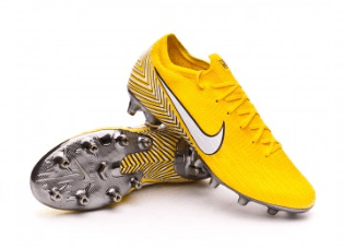 Neymar usó los Mercurial Vapor XII Elite AG-Pro Neymar en la temporada 2018-2019.