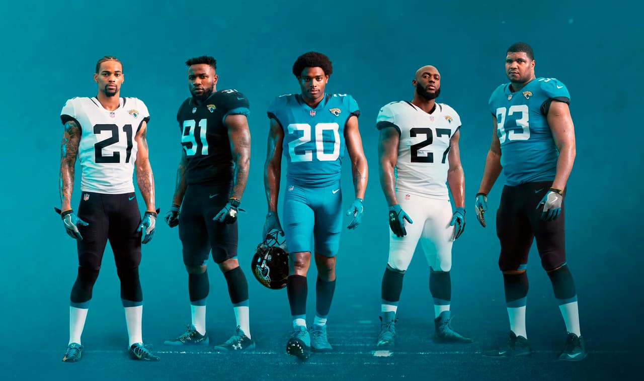 La franquicia de la NFL Jacksonville Jaguars develó su nueva armadura para la próxima temporada con los colores tradicionales y un toque moderno a la espera del anhelado Super Bowl.