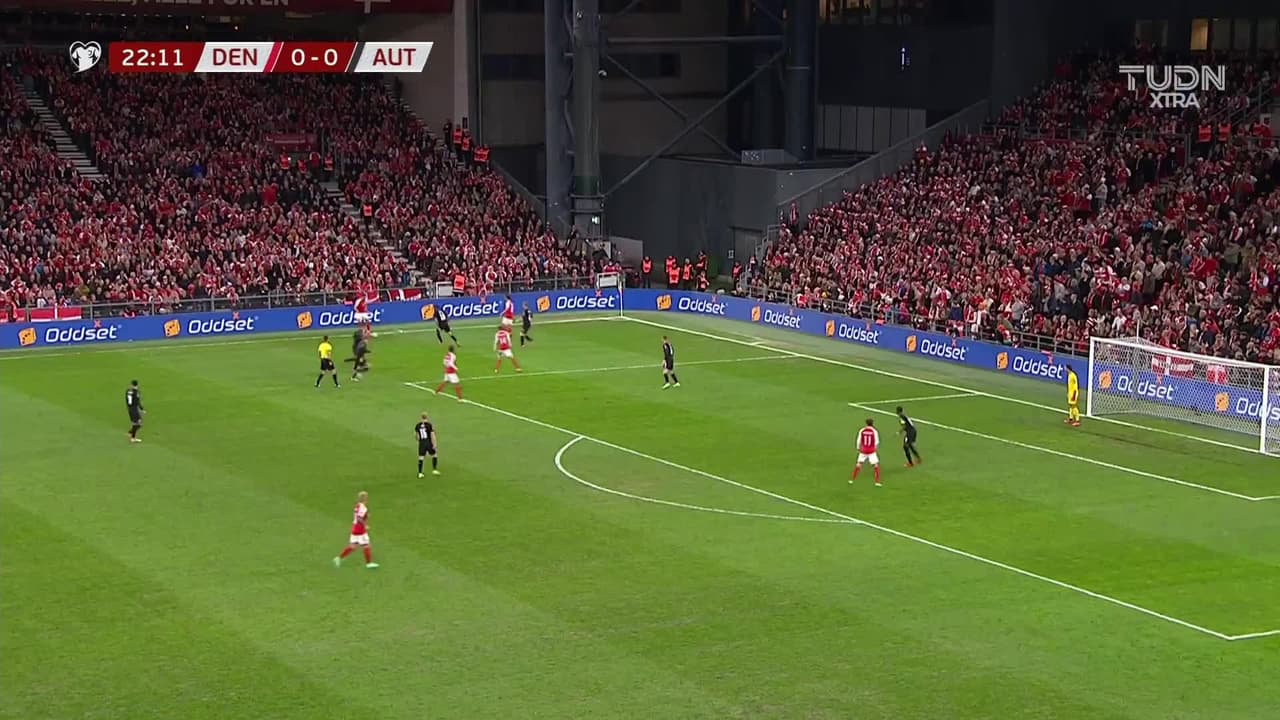 ¡TIRO ATAJADO! disparo por Andreas Skov Olsen.