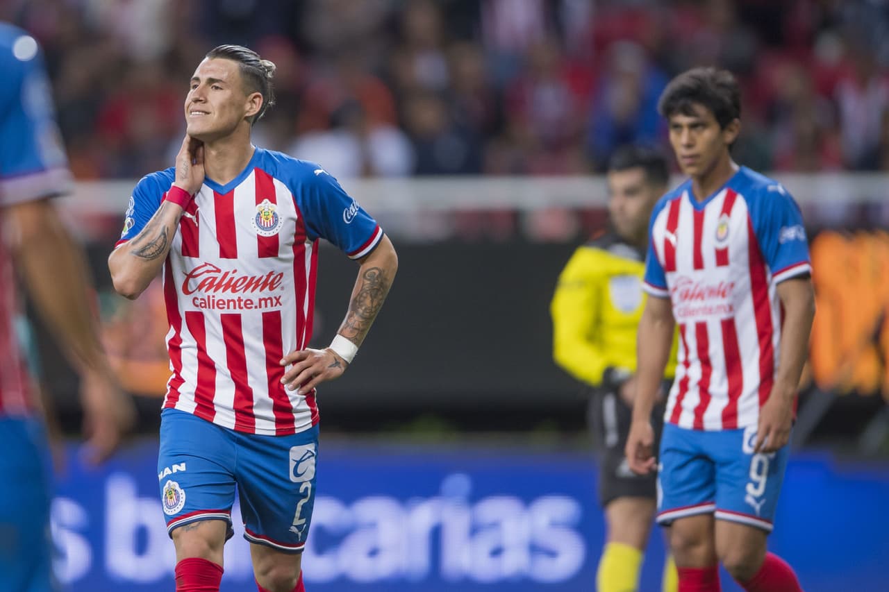 Chivas sancionará a ‘Chicote’ Calderón por salir de fiesta