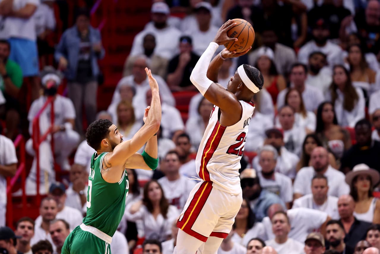 Jimmy Butler encabeza remontada del Miami Heat sobre Boston Celtics
