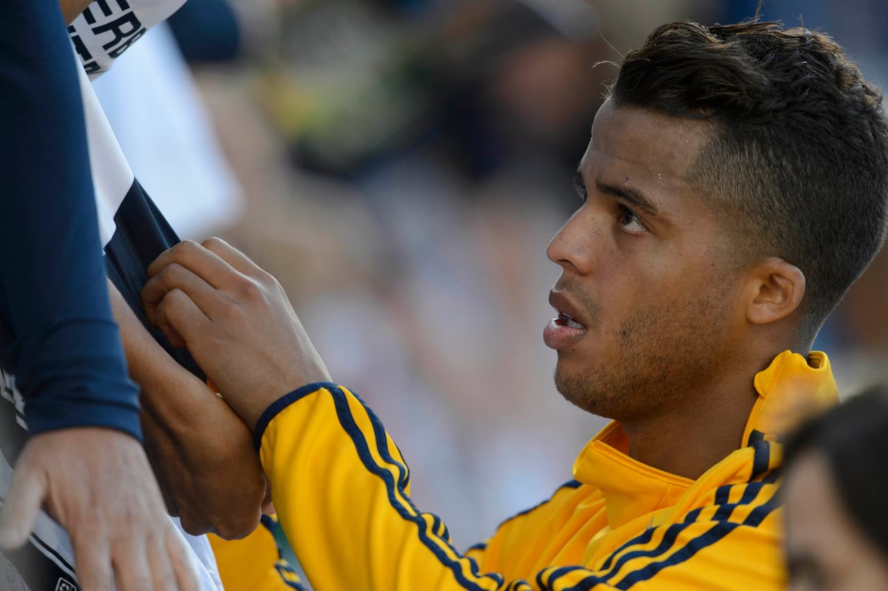 Gio dos Santos alentará a la selección mexicana a través de la televisión.