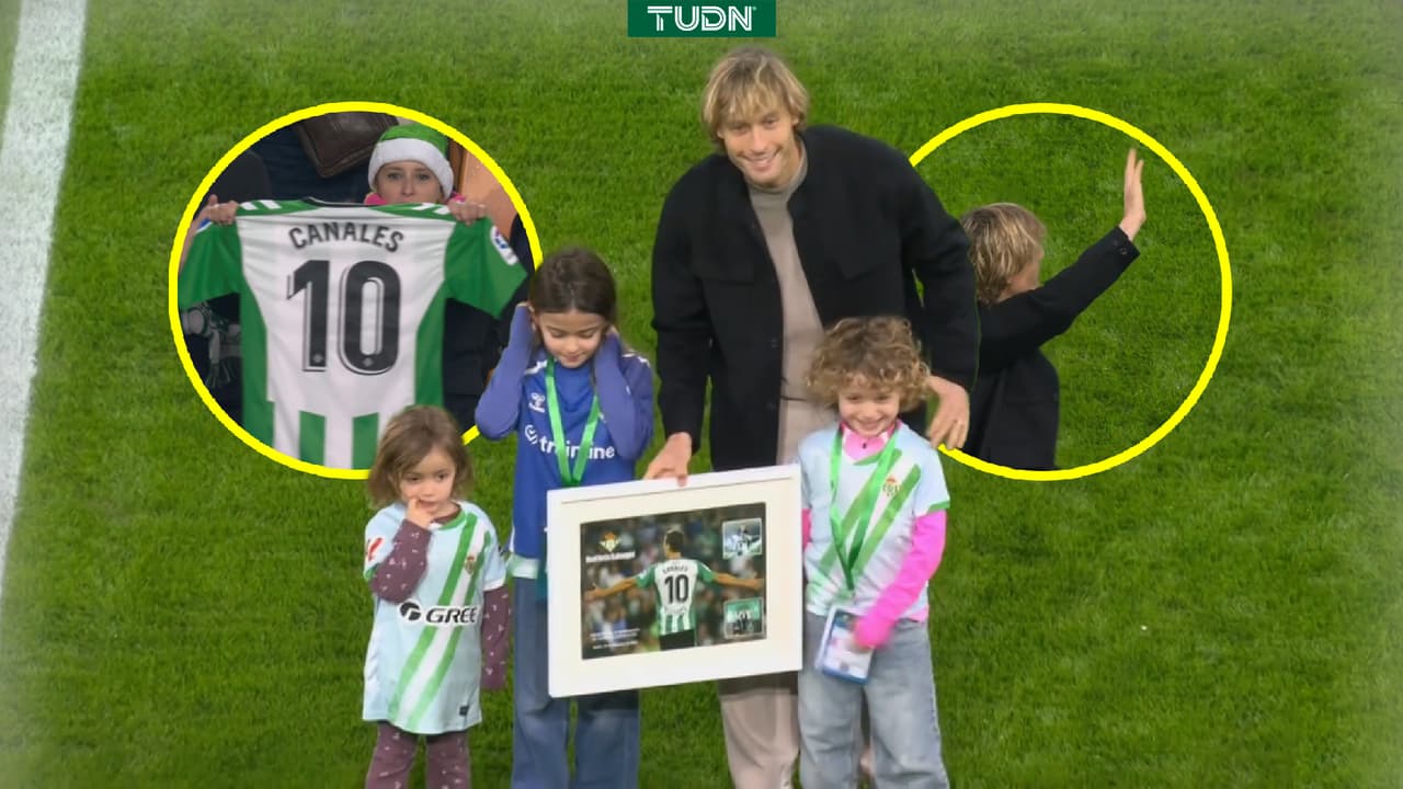 Sergio Canales recibe emotivo homenaje en su regreso al Betis