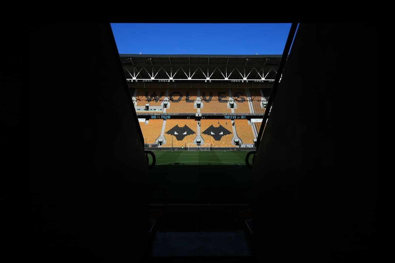 El mexicano Raúl Jiménez llega a su gol número 30 con los Wolves y ganan ante el Aston Villa por 2-1.