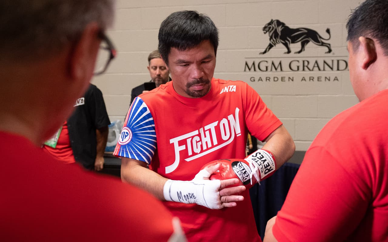 A sus 40 años, Pacquiao calló bocas con un tremendo despliegue de fortaleza y rapidez. Thurman cayó en el primer round y entregó su cetro wélter AMB al filipino.