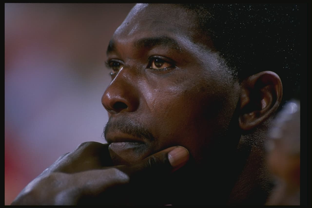 Aquel duelo se jugó ante 19,527 espectadores. La sensación del encuentro fue Hakeem Olajuwon.