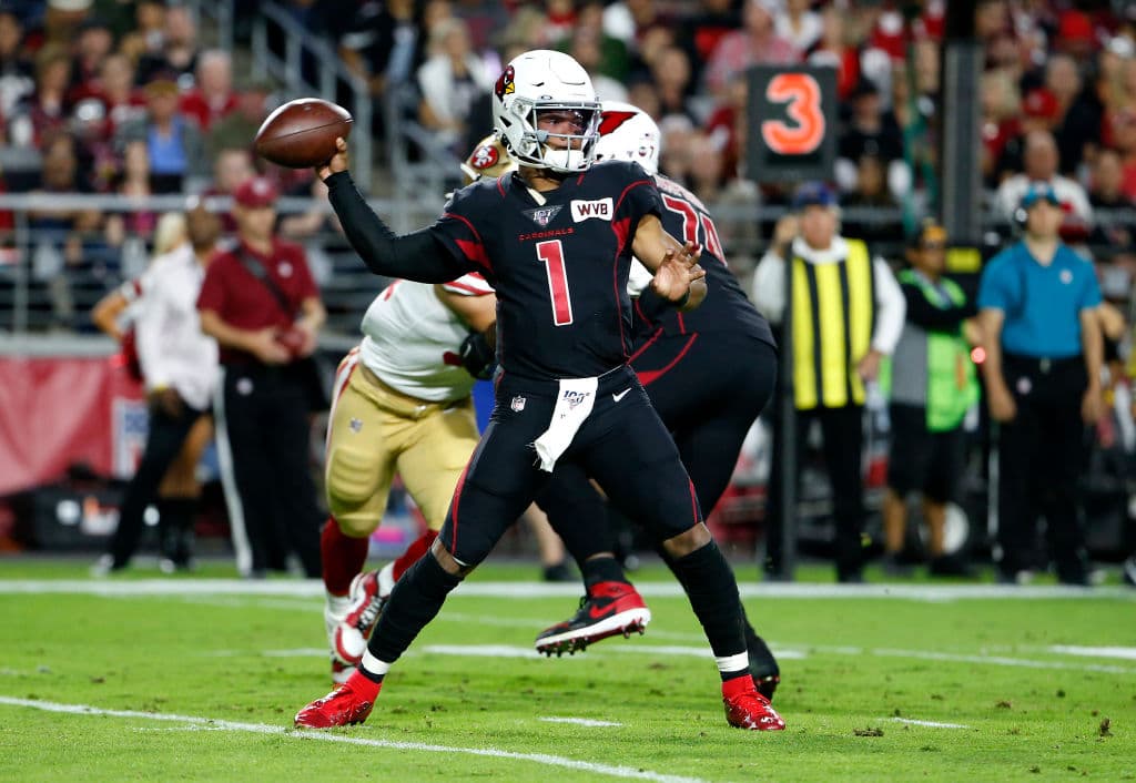 Los 49ers se confirman como candidatos al título, vencen 28-25 a los Cardinals que al final complicaron al equipo de Garoppolo.