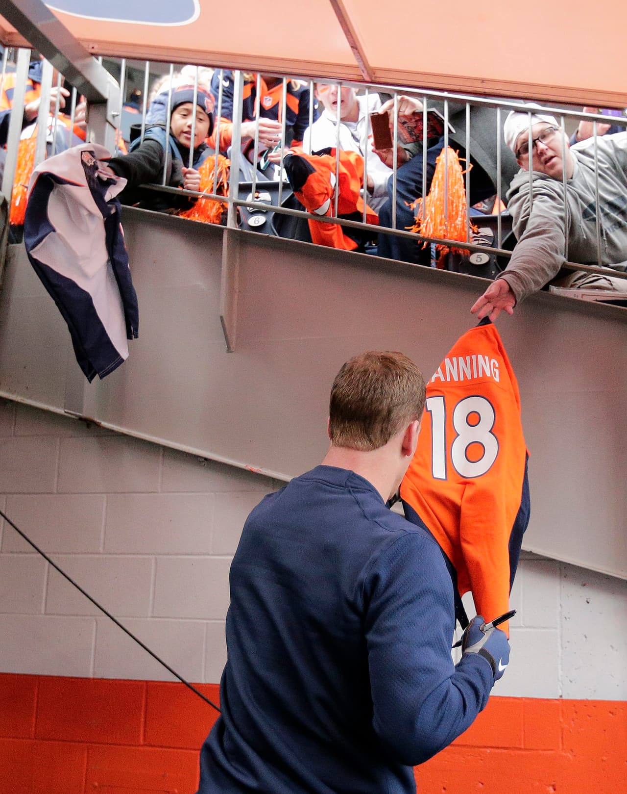 La adrenalina de los fans se desbordó durante los juegos de Campeonato de Conferencia de la NFL. ¡Checa las mejores tomas!