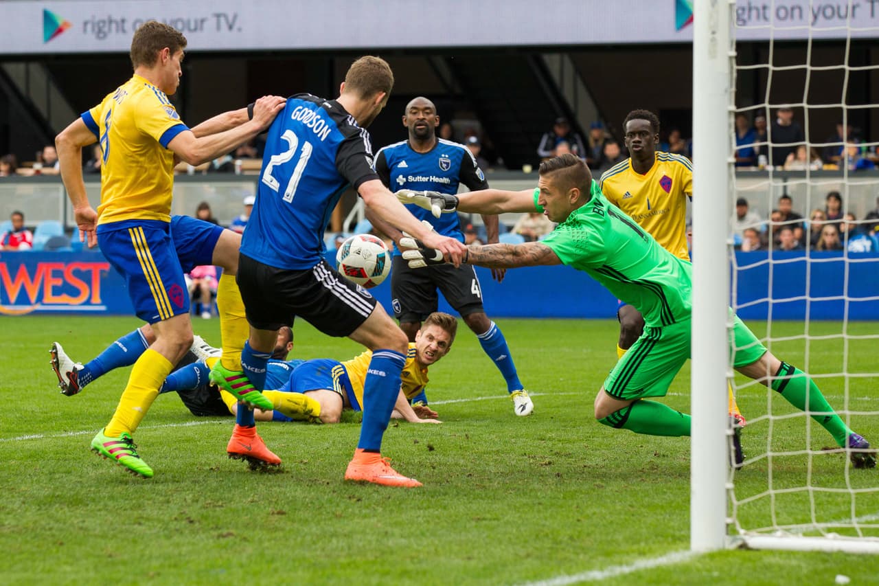 David Bingham (Portero, San Jose Earthquakes) | Fue vital para el triunfo de su equipo sobre Colorado Rapids. En el segundo tiempo, sus manos y puños salvaron a los Quakes. La valla invicta se reflejó en una importante victoria.