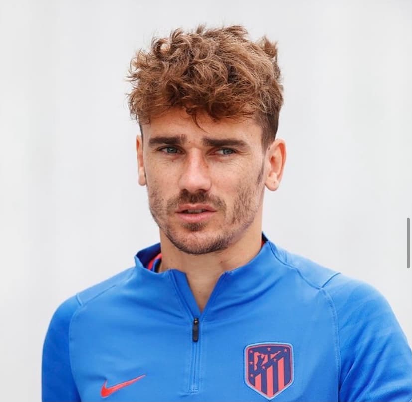 En su regreso al Atlético de Madrid, Antoine optó por un nuevo corte de pelo y le quedó mejor de lo que la gente pensaría.