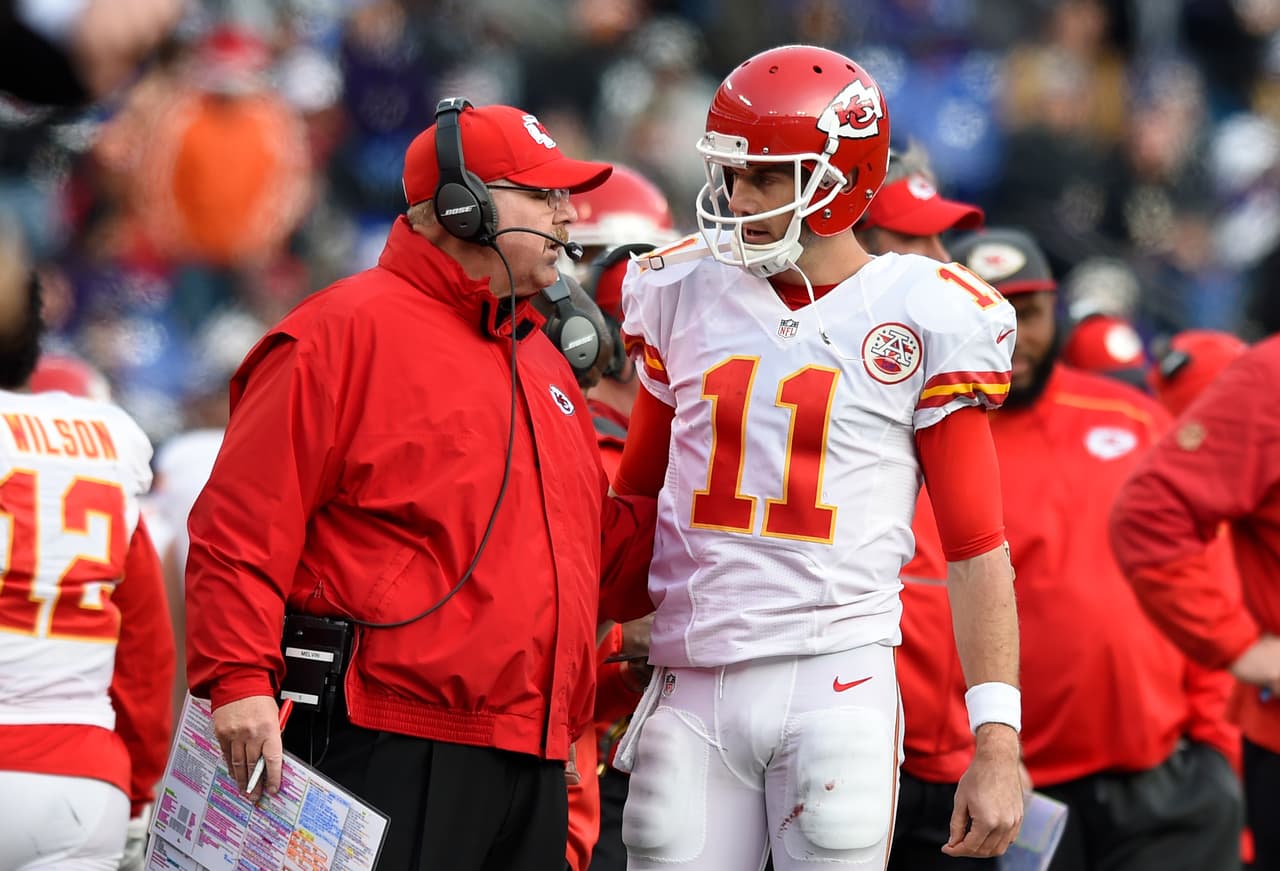 6.- Los KANSAS CITY CHIEFS ganaron su octavo juego de manera consecutiva y mejoraron su marca a 9-5 al vencer a Baltimore 34-14. Los Chiefs se convirtieron en el único equipo en la historia de la NFL en ganar ocho juegos al hilo inmediatamente después de una racha de cinco derrotas en la misma temporada.