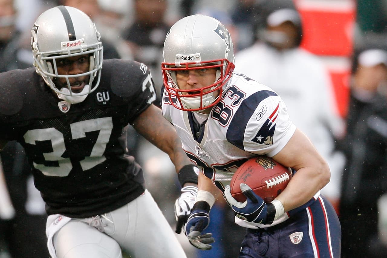 Brown, que lidera la AFC y es segundo en la NFL con 116 recepciones, se unió a WES WELKER (2007 a 2009) como los únicos jugadores en la historia de la NFL con tres temporadas al hilo de al menos 110 recepciones.