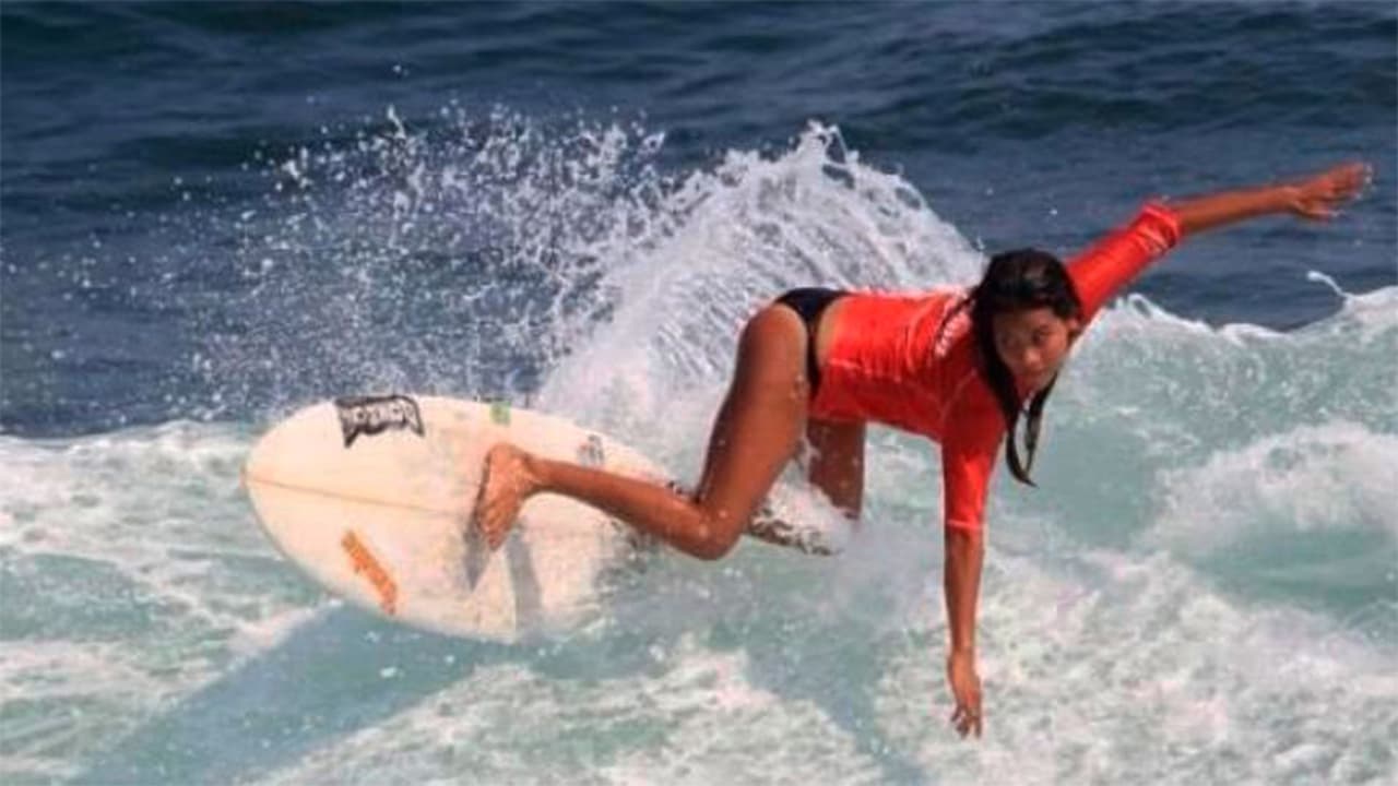Surfista salvadoreña muere impactada por un rayo en Playa El Tuco