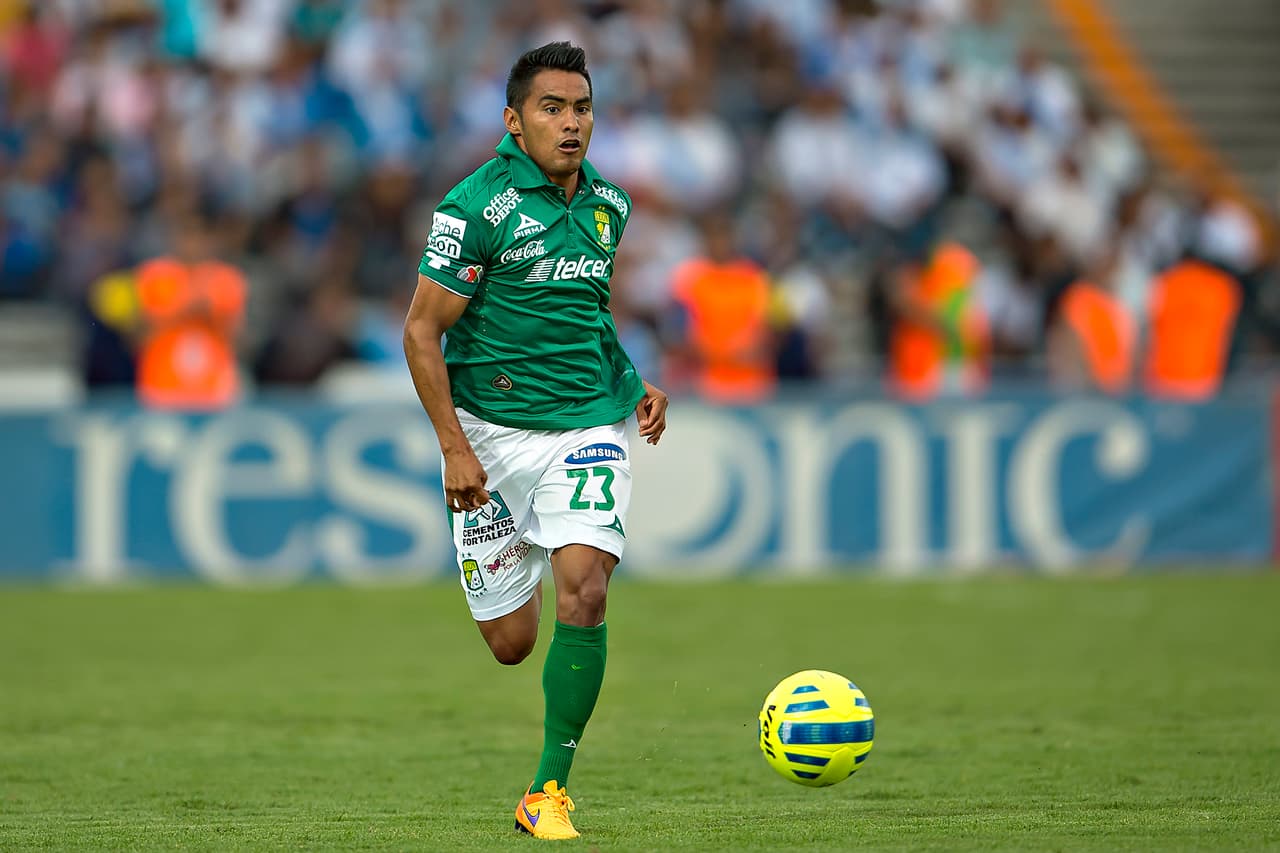 Chivas oficializó llegada del 'Gallito' Vázquez como refuerzo