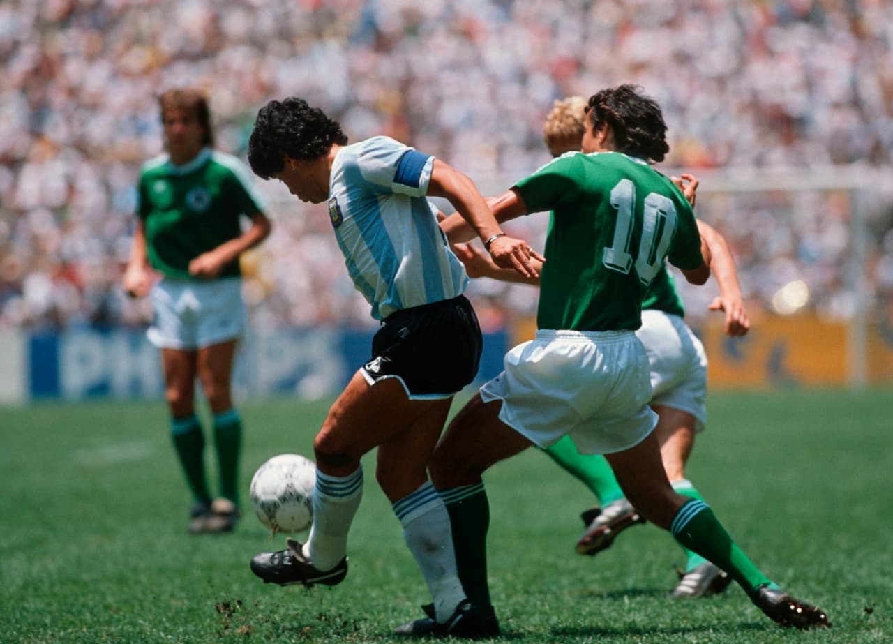 Pero Maradona en México dejó la huella de una leyenda en la cancha, una que inspiró a los seguidores del fútbol en una época que para él sin duda tiene gratos recuerdos.