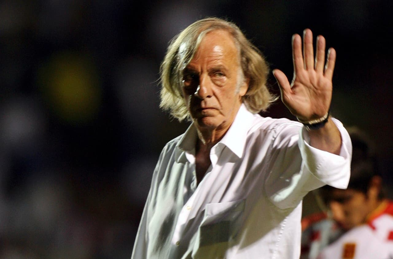 SOCCER/FUTBOL TORNEO APERTURA 2007 SEMANA 12 TECOS VS SANTOS MEXSPORT DIGITAL IMAGE 12 October 2007: Action photo of Cesar Luis Menotti of Tecos, during 12 week game of the 2007 Torneo de Apertura 2007./Foto de accion de Cesar Luis Menotti de Tecos, durante juego de la semana 12 del Torneo de Apertura 2007. MEXSPORT/REFUGIO RUIZ