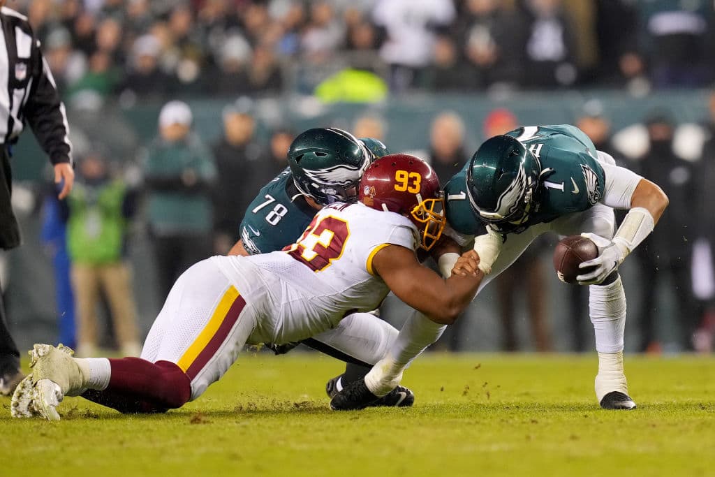 Los Angeles Rams dominan a los Seahawks en casa y les pegan 10-20, mientas Philadelphia continúa por la pelea en los Wildcards y vencen a Washington 17-27.