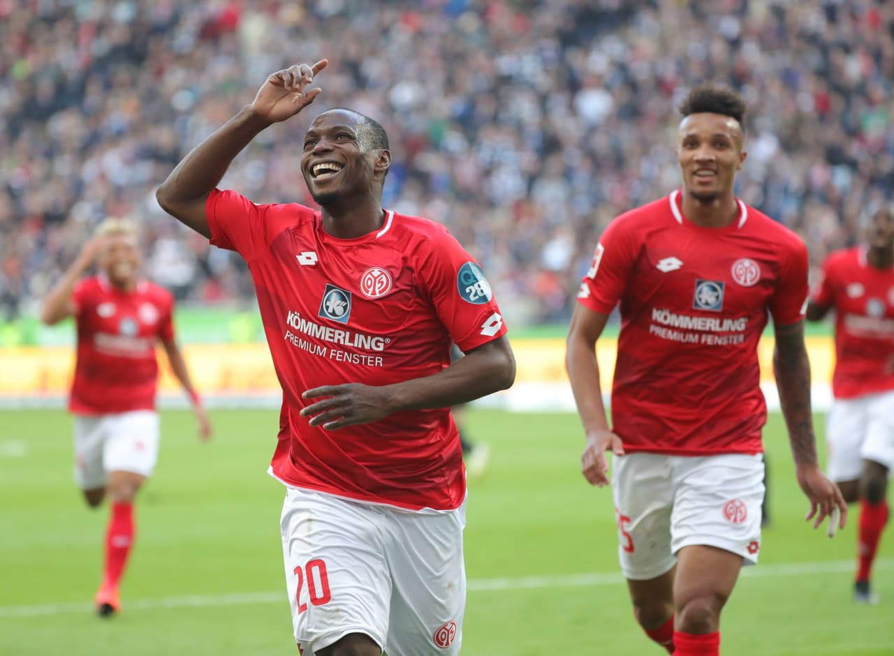 Mainz derrotó 2-0 de visita al Eintracht Frankfurt, que con esta derrota en la Jornada 33 de la Bundesliga complica sus opciones para tener un lugar en la Champions League.