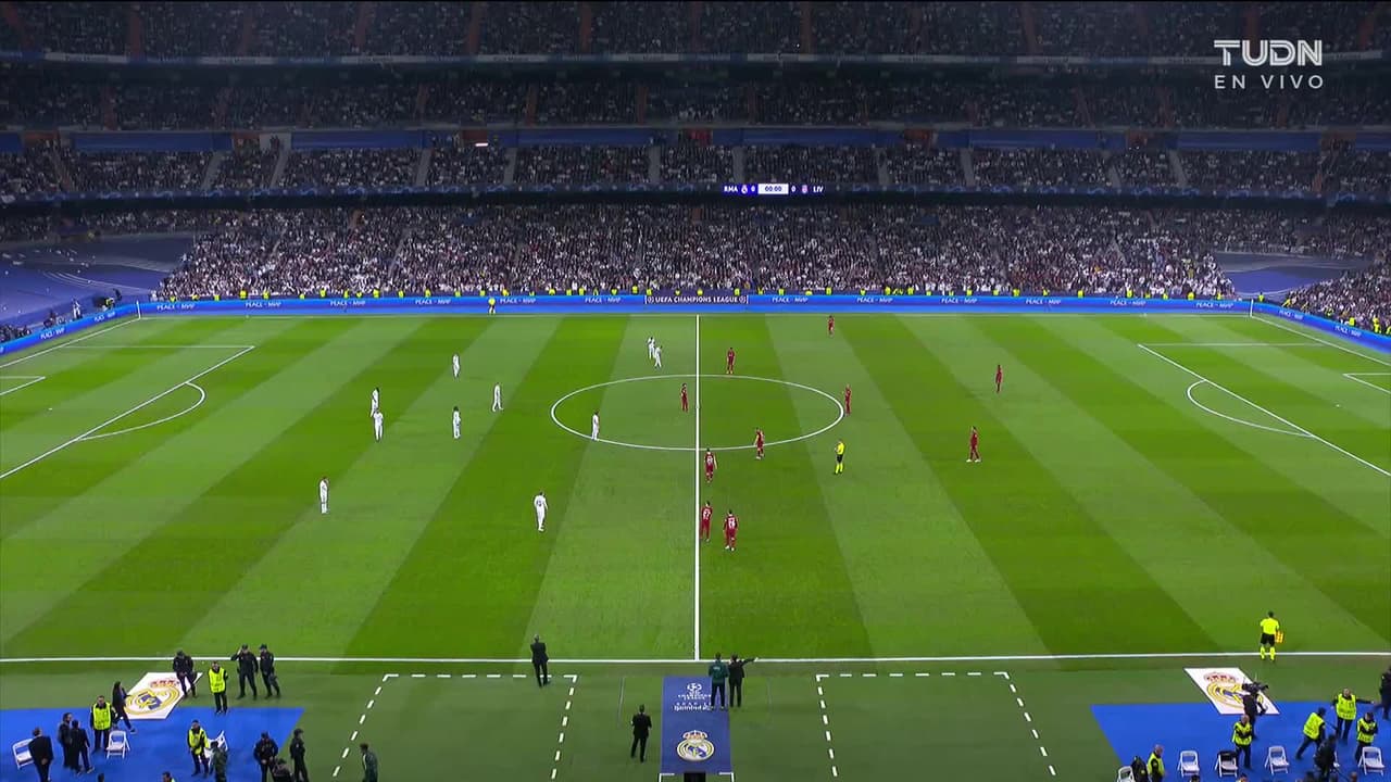 Arranca el partido y la pelota está en juego.