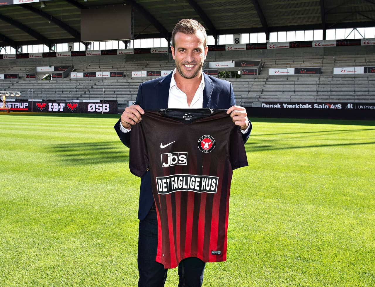 (2003) Rafael van der Vaart: en ese entonces jugaba para el Ajax de Amsterdam. Luego de trasegar por el Hamburgo, Real Madrid, Tottenham y Betis, ahora juega para el modesto F.C. Midtjylland de Dinamarca.